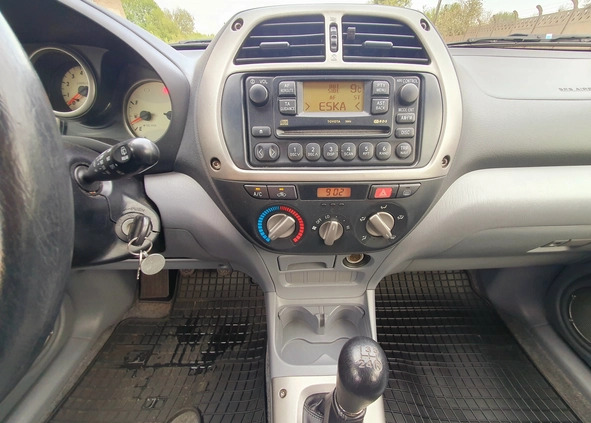Toyota RAV4 cena 30500 przebieg: 122645, rok produkcji 2003 z Grudziądz małe 301